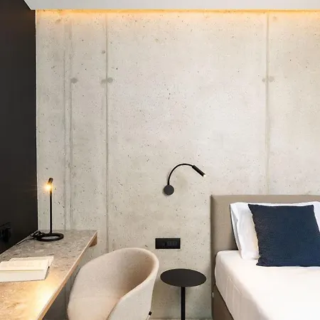 Modern In With Infinity Rooftop Pool *