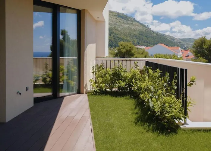 Modern In With Infinity Rooftop Pool Willa