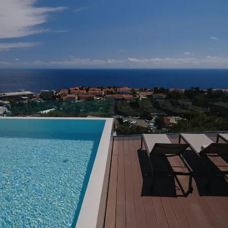 Modern In With Infinity Rooftop Pool Vila *