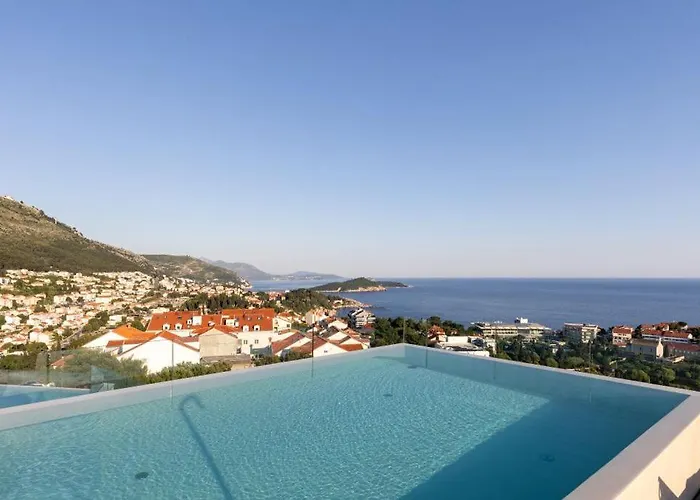 Modern In With Infinity Rooftop Pool Dubrovník