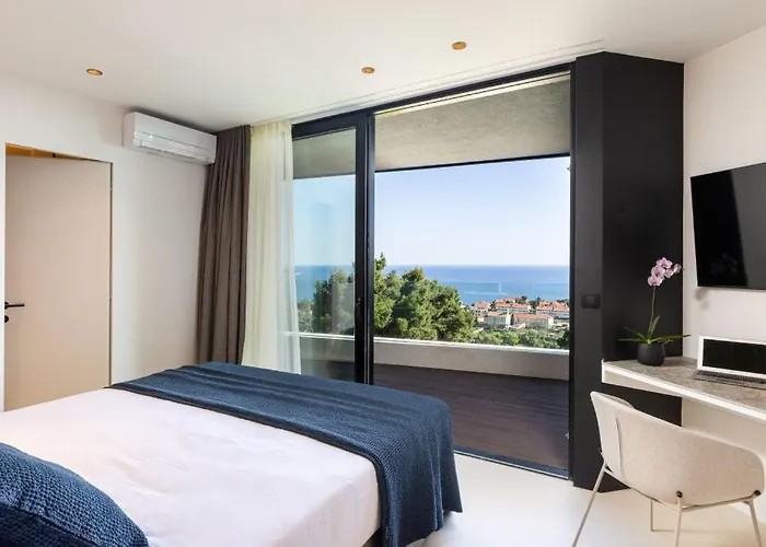 Vila Modern In With Infinity Rooftop Pool