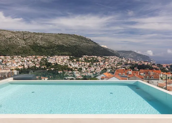 Vila Modern In With Infinity Rooftop Pool *