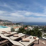 Modern In With Infinity Rooftop Pool Villa *