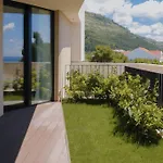 Modern In With Infinity Rooftop Pool Villa
