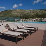 Modern In With Infinity Rooftop Pool * Dubrovnik