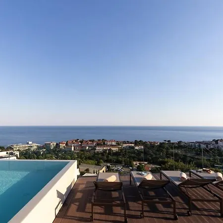 Modern In With Infinity Rooftop Pool Villa