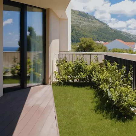 Modern In With Infinity Rooftop Pool Villa