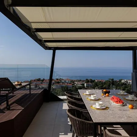 Modern In With Infinity Rooftop Pool *