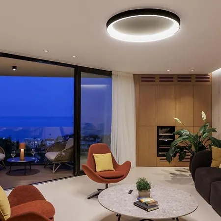Modern In With Infinity Rooftop Pool Villa *