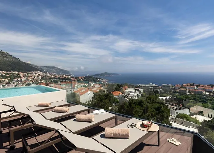 Modern In With Infinity Rooftop Pool فيلة *