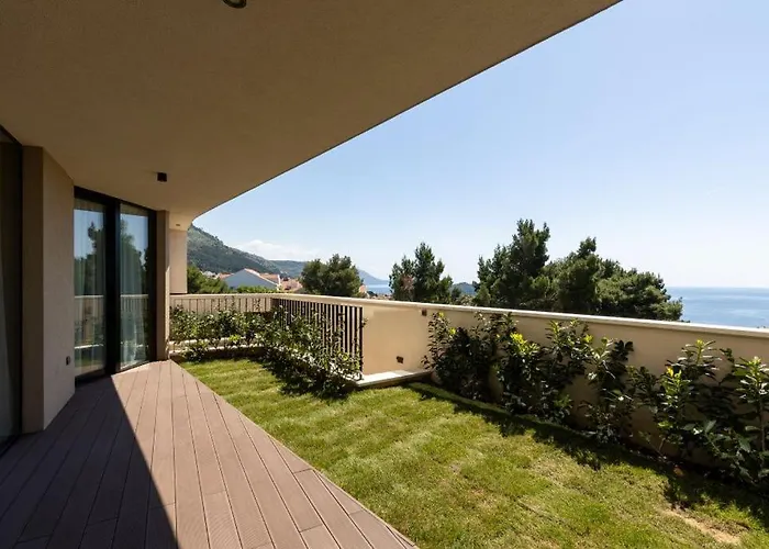 Modern In With Infinity Rooftop Pool فيلة