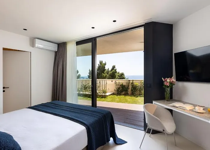 Modern In With Infinity Rooftop Pool