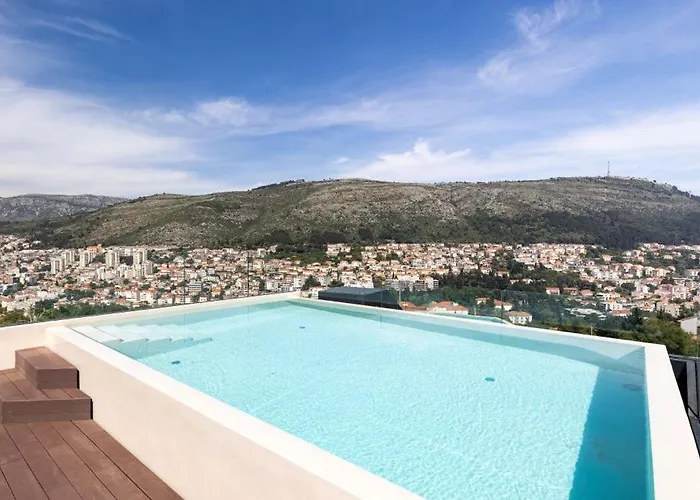 Modern In With Infinity Rooftop Pool دوبروفينك