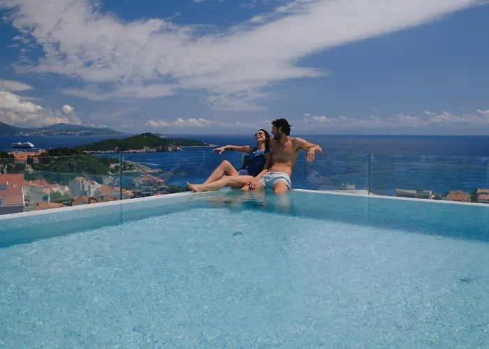 Modern In With Infinity Rooftop Pool فيلة *