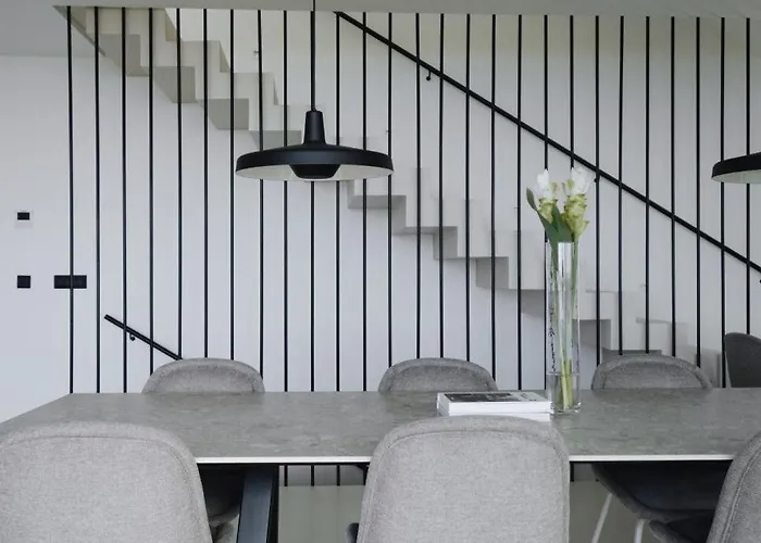 Modern In With Infinity Rooftop Pool *