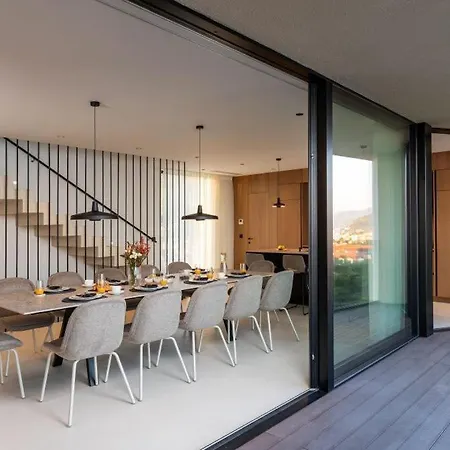 Modern In With Infinity Rooftop Pool 빌라 *