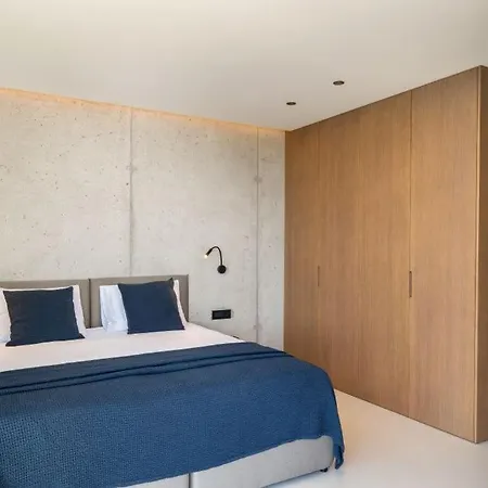 Modern In With Infinity Rooftop Pool 빌라 *